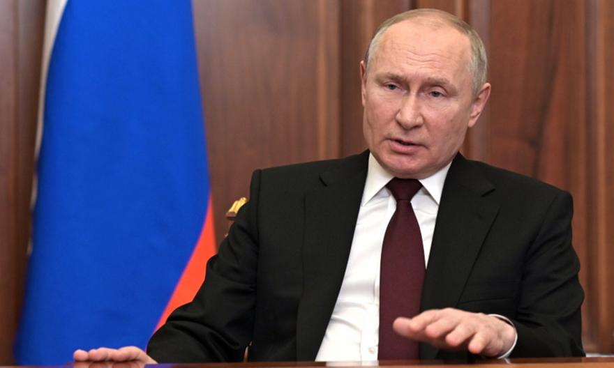 Η ΔΟΕ αφαίρεσε την τιμητική διάκριση που είχε δώσει στον Πούτιν