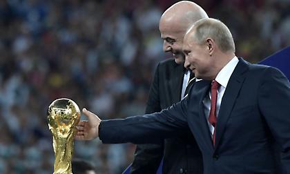 Αιχμές από πρώην πρόεδρο της FA: «Η FIFA άργησε, κοντά στον Πούτιν ο Ινφαντίνο»