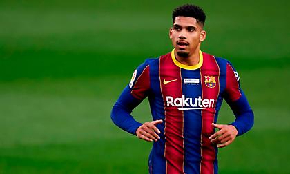 «Κολλάει η ανανέωση του Αραούχο στην Μπαρτσελόνα λόγω Μάντσεστερ Γιουνάιτεντ»