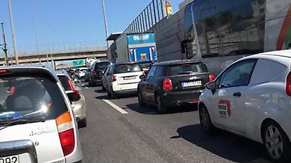 Μποτιλιάρισμα στην Αττική Οδό λόγω τροχαίου