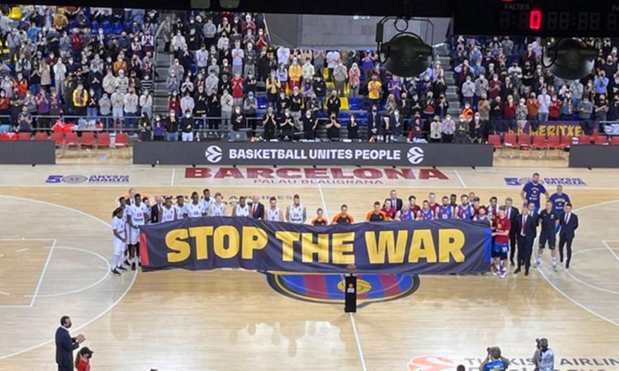 Μπαρτσελόνα-Μονακό: Πανό για τον πόλεμο στην Ουκρανία
