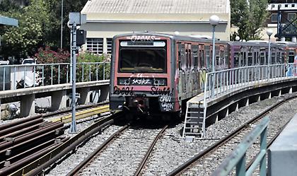 Χωρίς τις αισθήσεις του ανασύρθηκε ο άνδρας που είχε πέσει στις γραμμές του ΗΣΑΠ
