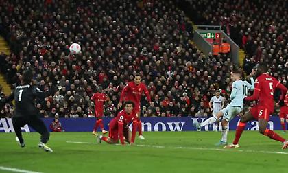 Μυθική χαμένη ευκαιρία: O Λανσίνι άδειασε τον Αλεξάντερ-Άρνολντ και σούταρε στα... περιστέρια!