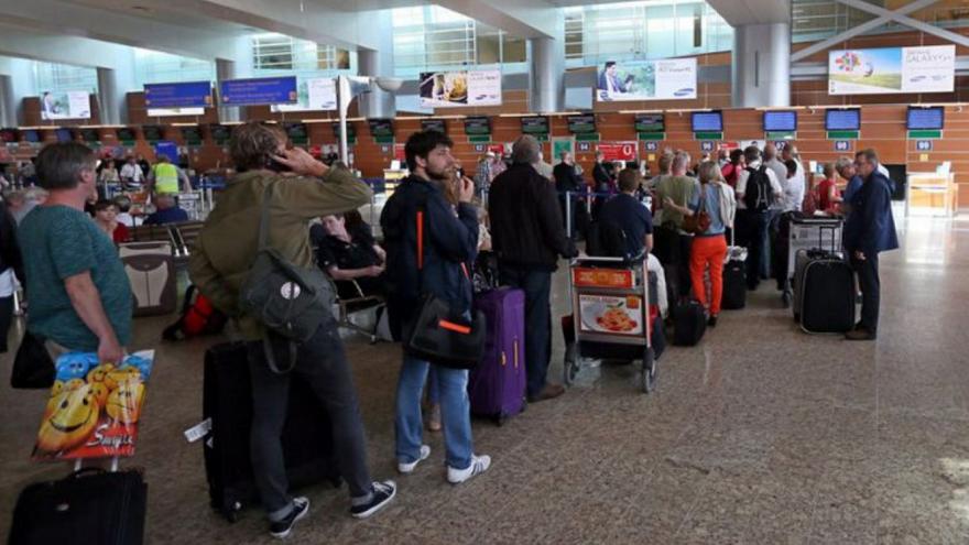 Βρετανία: Καλεί τους πολίτες της να εγκαταλείψουν τη Ρωσία