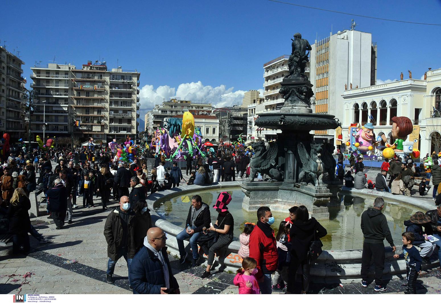 Πάτρα: «Βούλιαξε» από κόσμο στο καρναβάλι