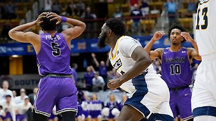 Μυθικό buzzer beater από το κέντρο για πρόκριση στη March Madness