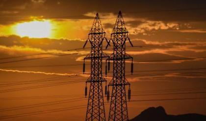 Αποκλιμάκωση στις τιμές του ρεύματος, αλλά παραμένουν σε υψηλά επίπεδα