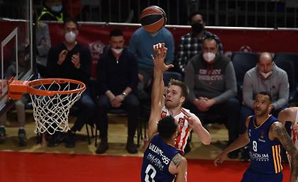 Στο «θρίλερ» της βραδιάς ο Ερυθρός Αστέρας επιβλήθηκε της Ρεάλ Μαδρίτης