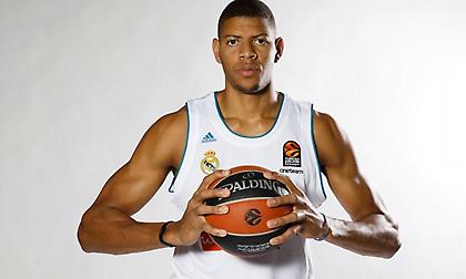 «Κατεδάφισε» τη μπασκέτα ο Ταβάρες