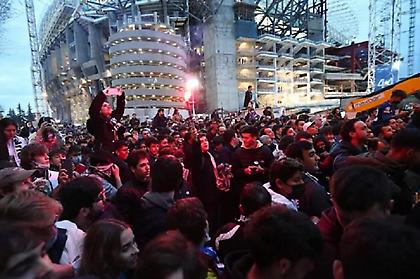 Χαμός στην άφιξη της αποστολής της Ρεάλ στο «Μπερναμπέου» ενόψει Παρί!