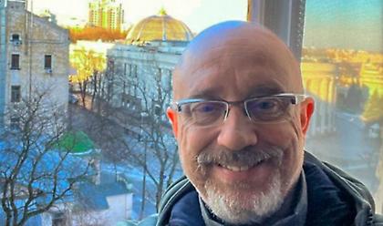 Σέλφι του Ουκρανού υπουργού Άμυνας: Είμαστε στο Κίεβο δεχόμαστε με κατανόηση την παράδοση της Ρωσίας