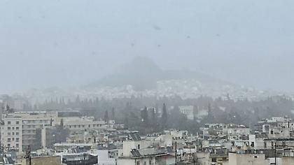 Χιόνισε στο κέντρο της Αθήνας