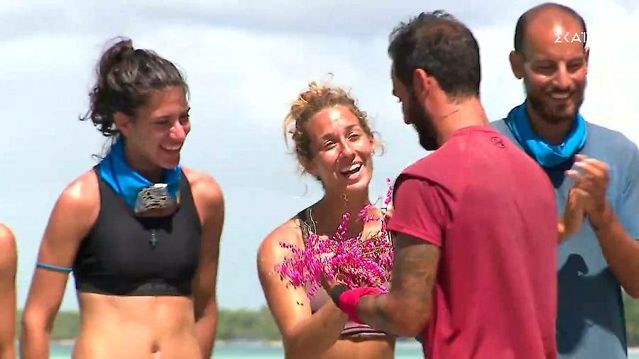 Ο Σοϊλέδης έδωσε λουλούδια σε όλα τα κορίτσια του Survivor