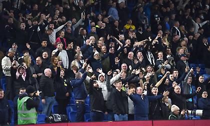 Επικό πικάρισμα από οπαδούς της Νιούκαστλ σε αυτούς της Τσέλσι: «Άχνα από τα αγόρια που πτώχευσαν»