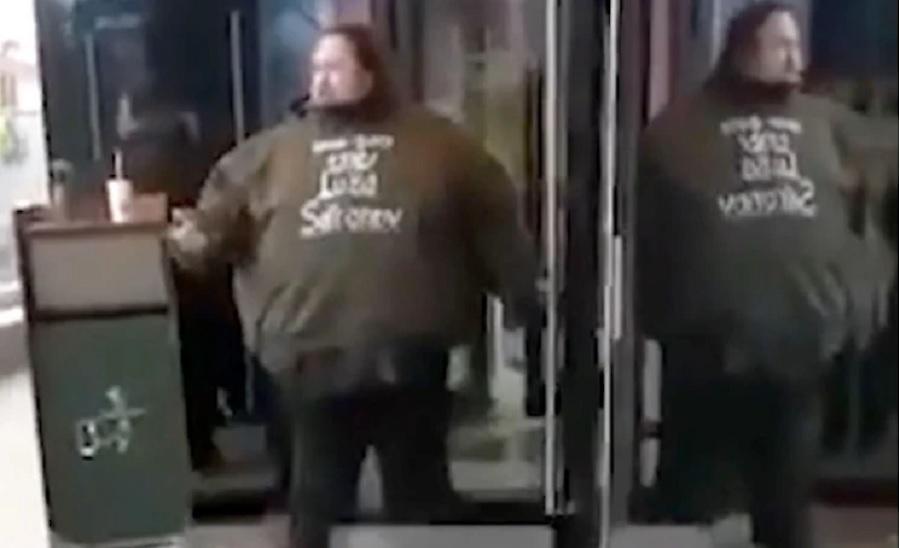 Ρώσος αλυσοδέθηκε στα McDonald’ s για να μην τα κλείσουν!