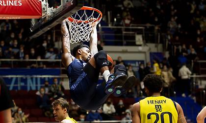 Επέστρεψε και ο Μίκι στη Ζενίτ