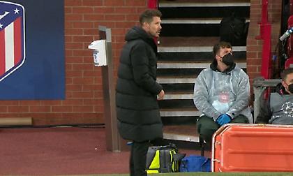 Έκανε κεφαλιά μαζί με τον σκόρερ στο γκολ της Ατλέτικο ο Σιμεόνε