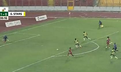 Επόπτης στη Γκάνα μπήκε μέχρι την περιοχή για να δει αν ο επιθετικός είναι οφσάιντ