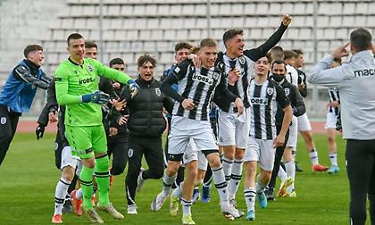 Η απονομή στον ΠΑΟΚ για το πρωτάθλημα στη Super League Κ17