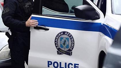 Χειροπέδες σε άνδρα που επιτέθηκε σε νεαρή στο Γαλάτσι και άρχισε να την θωπεύει