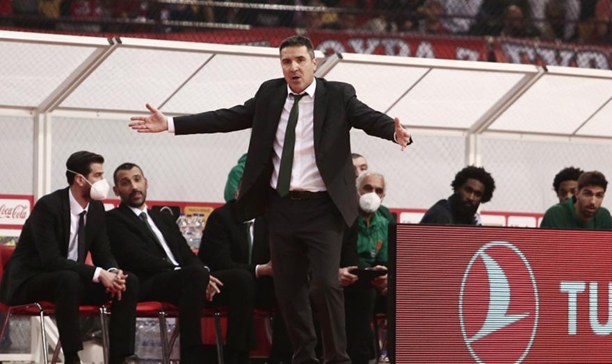 Πρίφτης: «Μπήκαμε άθλια στο ματς-Θα μιλήσουμε μεταξύ μας»