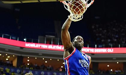 Ίπταται ο Ντάνστον και... κατεδαφίζει τη μπασκέτα