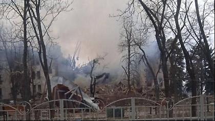 Ουκρανία: 130 άνθρωποι ανασύρθηκαν ζωντανοί από τα ερείπια του θεάτρου στη Μαριούπολη