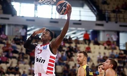 «Σεληνιάστηκε» ο Ζαν-Σαρλ, σημείωσε όσα τρίποντα είχε όλη τη σεζόν στην Ευρωλίγκα