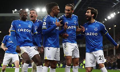 Νίκη-χρυσάφι με γκολ στο 90'+9' για την Εβερτον των δέκα παικτών!