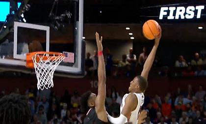 Απίθανο κάρφωμα στο κολεγιακό: Το… πόστερ της χρονιάς από τον Σμιθ!