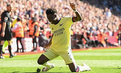 Σκόραρε ιστορικό γκολ για την Άρσεναλ και... παραλίγο να τραυματιστεί στον πανηγυρισμό ο Σάκα