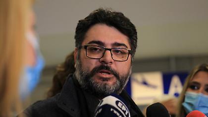 Μανώλης Aνδρουλάκης: Στην Ελλάδα ο Έλληνας πρόξενος στη Μαριούπολη- Το «ευχαριστώ» της συζύγου του