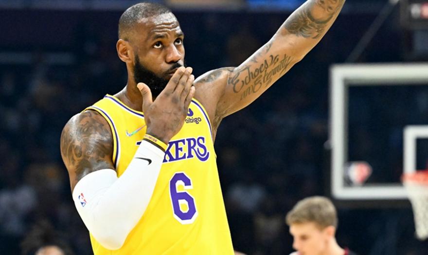 Το τρομερό triple double του Λεμπρόν κόντρα στους Κάβαλιερς