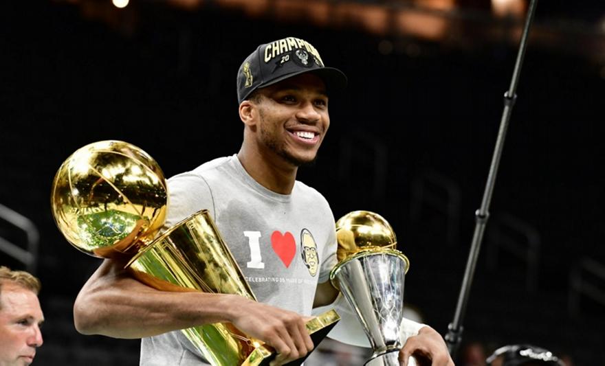 Γιάννης Αντετοκούνμπο: «Θέλω κι άλλο πρωτάθλημα, όχι MVP»