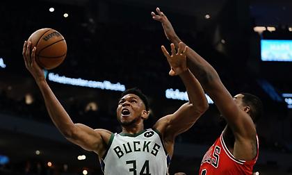 Φοβερός Γιάννης πέρασε... από πάνω τους Μπουλς!