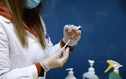 Σταματά το πρόστιμο των 100 ευρώ στους ανεμβολίαστους άνω των 60