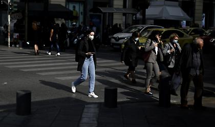 Στα 23.106 τα νέα κρούσματα - 53 νεκροί - 338 διασωληνωμένοι