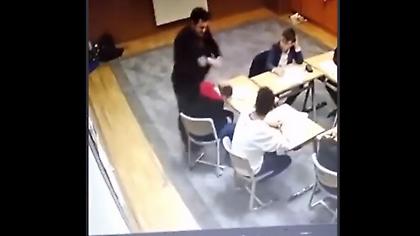 Σοκ στην Τουρκία: Δάσκαλος χτυπά μικρούς μαθητές στο κεφάλι (video)