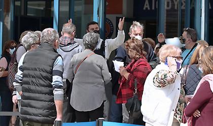Κορωνοϊός: Μόλις το 14% των ανεμβολίαστων άνω των 60 ετών πλήρωσε το πρόστιμο των 100 ευρώ