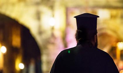 Λάρισα: Συνελήφθη ο 45χρονος ιερέας με την καταδίκη για υπεξαίρεση 3,8 εκατ. ευρώ