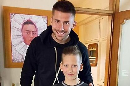 Ο Βικάριο φιλοξενεί στο σπίτι του μια μητέρα και τον γιο της από την Ουκρανία!