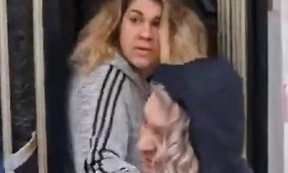 Η στιγμή που η μητέρα της Ρούλας Πισπιρίγκου φτάνει σπίτι-Την τράβηξε άρον-άρον η κόρη της