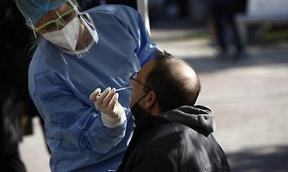 Στα 22.451 τα νέα κρούσματα, 60 νεκροί, 348 διασωληνωμένοι