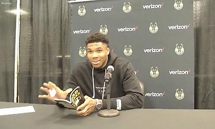 Το νέο «κρύο» ανέκδοτο του Γιάννη Αντετοκούνμπο