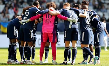 Έκλεβε τα παπούτσια των συμπαικτών του, τα πουλούσε στο διαδίκτυο και τον… κάρφωσε η πρώην του!