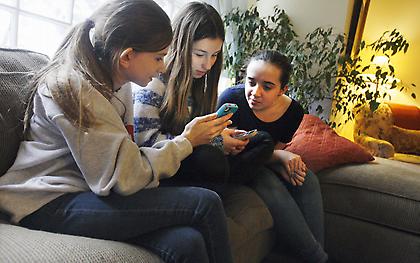 Τα social media απειλούν την ευζωία των εφήβων