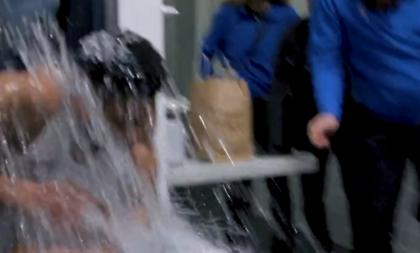 Επικό μπουγέλο στον ρέκορντμαν Αντετοκούνμπο στα αποδυτήρια!