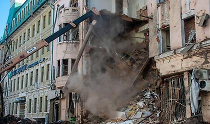 Καθ' οδόν για την Μαριούπολη αυτοκινητοπομπή του Ερυθρού Σταυρού