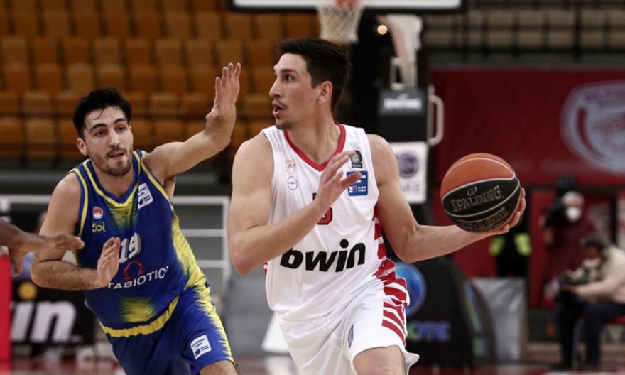 Λαρεντζάκης: «Δεν ασχολούμαστε με τα σενάρια»