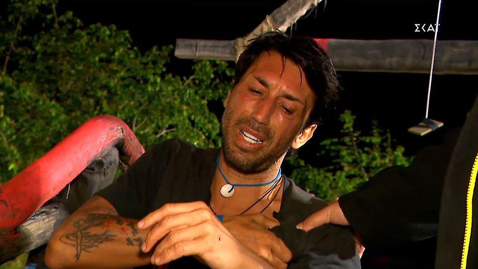 Survivor: Τραυματισμός (;) για τον Κωνσταντίνο Εμμανουήλ – Εγκατέλειψε τον αγώνα